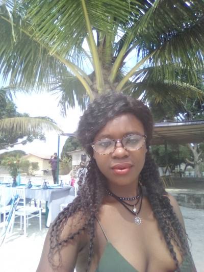 Kate 29 ans Port Gentil Gabon
