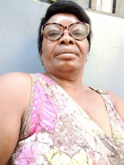 Blanche 53 ans Yaoundé Cameroun
