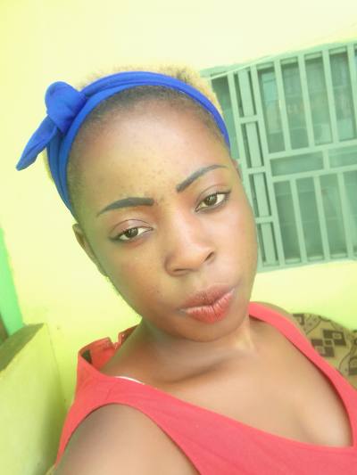 Cynthia 26 ans Christian Cameroun
