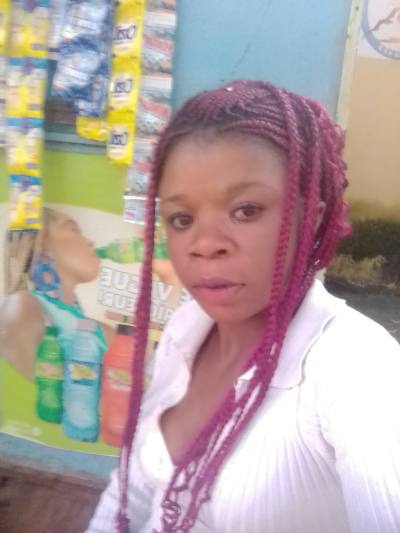 Nadia 34 ans Yaoundé  Cameroun