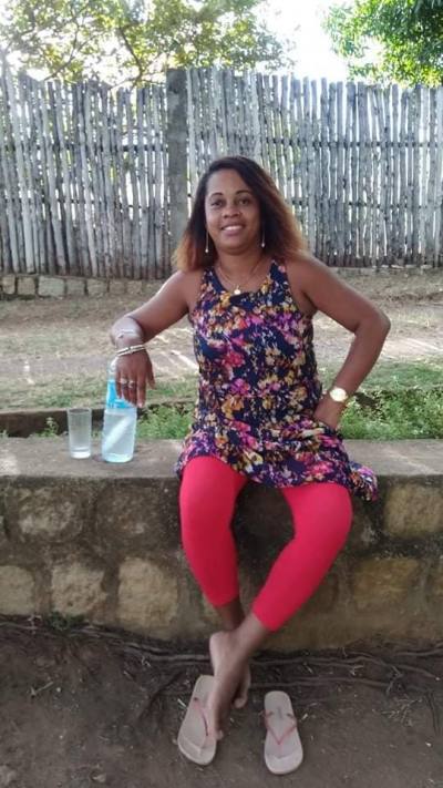 Euphrasie 42 ans Nosy Be Madagascar