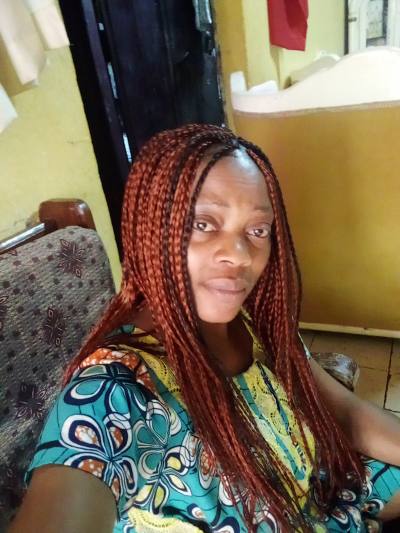 Stephanie 30 Jahre Yaoundé 4 Kamerun