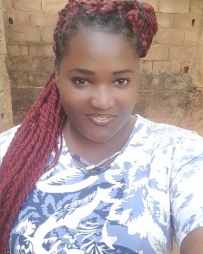 Blanche 32 Jahre Yaounde Mfoundi Kamerun