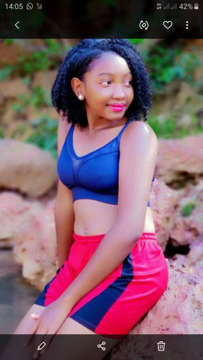 Samira 21 ans Nosy Be Madagascar