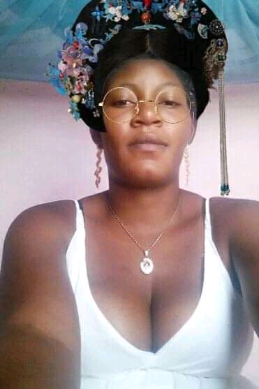 Pauline 26 ans Akonolinga Cameroun