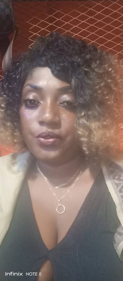 Alyna 38 ans Yaoundé 4 Cameroun