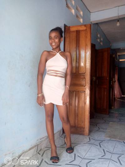 Vanessa 26 ans Antalaha Madagascar