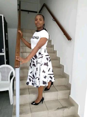 Agnes 33 Jahre Douala Kamerun