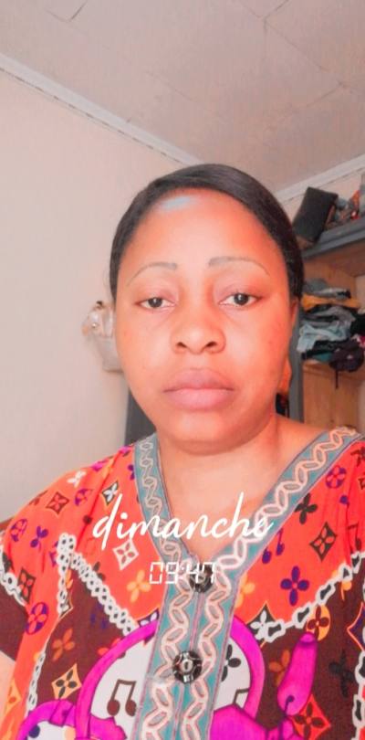 Philomene 34 ans Yaoundé  Cameroun