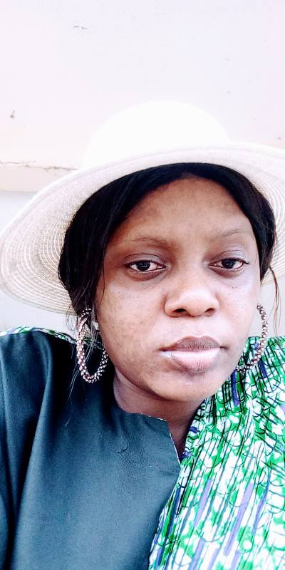 Denise 32 years Douala Cameroon