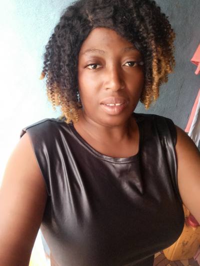 Justine 36 Jahre Yaoundé Kamerun