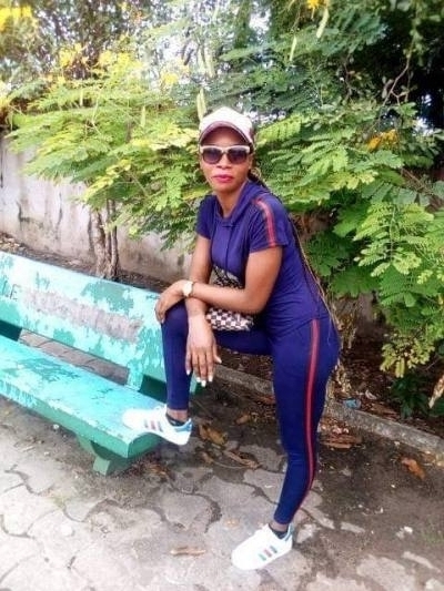 Marlène  33 ans Libreville  Gabon