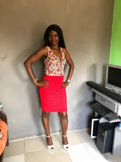 Henriette 34 Jahre Yaoundé Kamerun
