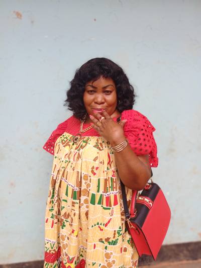 Anne 62 Jahre Yaoundé  Kamerun