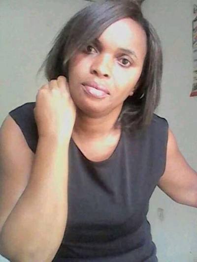 Agnes 43 Jahre Douala Kamerun