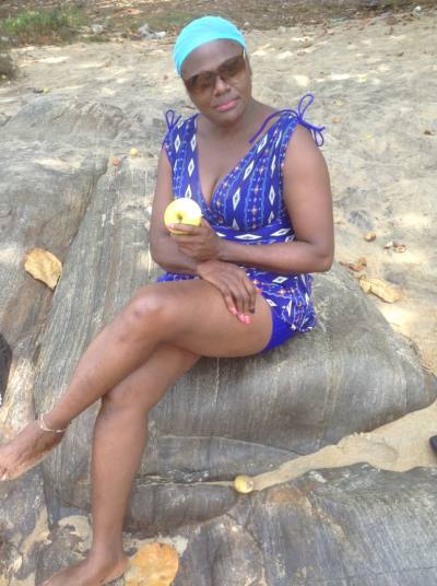 Charlotte 50 ans Yaounde Cameroun
