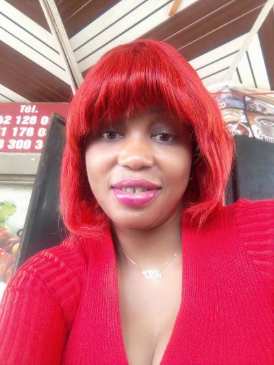 Madeleine 33 ans Mengueme  Cameroun