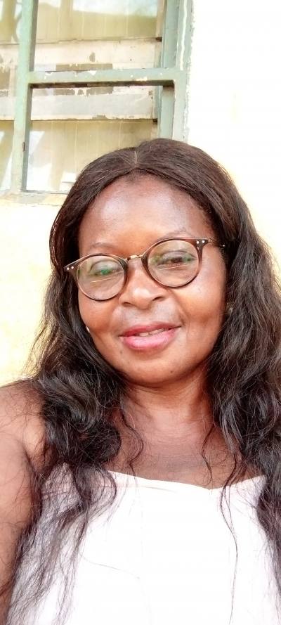 Claire  57 Jahre Yaoundé Kamerun