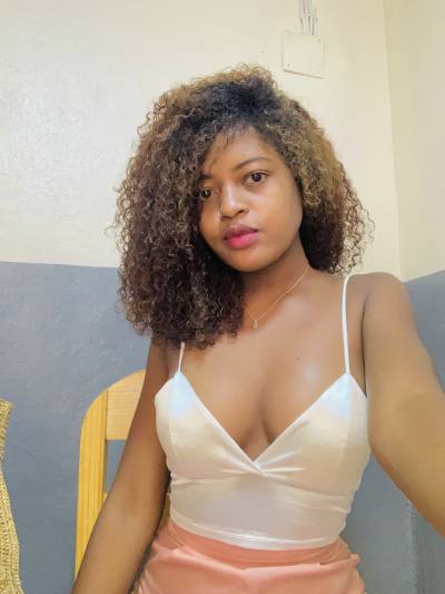 Nelli 26 ans Tananarive  Madagascar