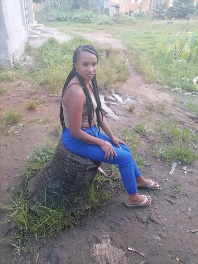 Estelle 29 ans Antalaha Madagascar