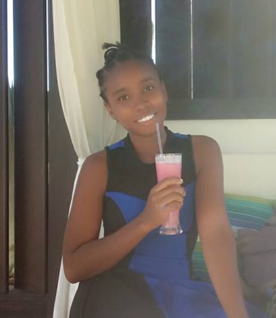 Isabelle 21 Jahre Ambaja  Madagaskar