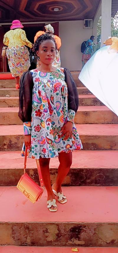 Loreine 26 ans Ouest Cameroun