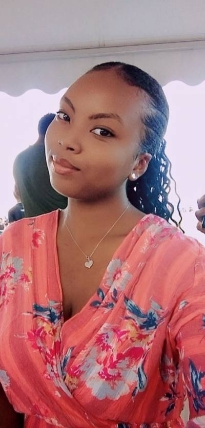 Aicha 22 ans Tamatave Madagascar