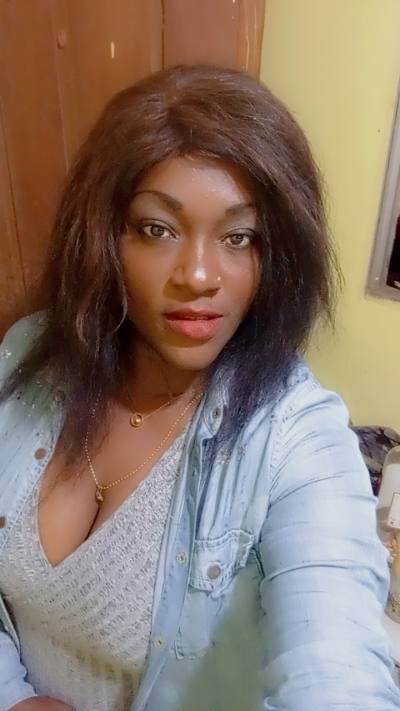 Lady 36 years Douala Cameroon