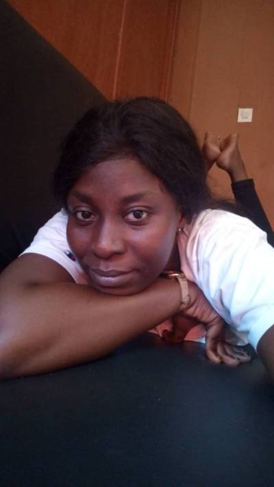 Divanielle 32 ans Yaoundé  Cameroun