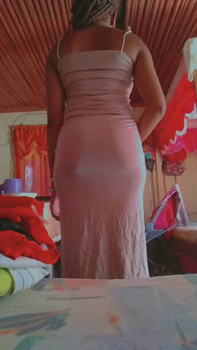 Samira 21 ans Nosy Be Madagascar