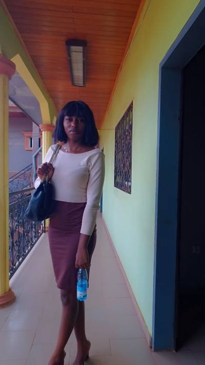 Pauline 25 Jahre Yaounde Kamerun