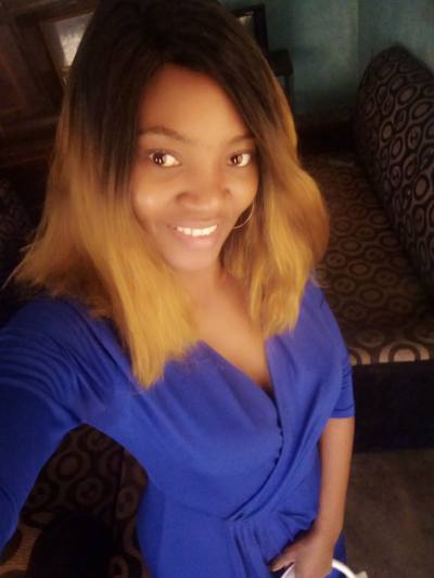 Michelle 27 ans Chrétienne Cameroun