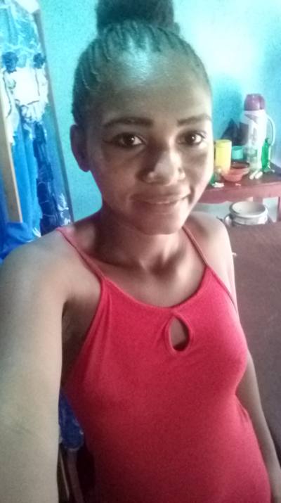 Marina 26 ans Antsiranana Madagascar