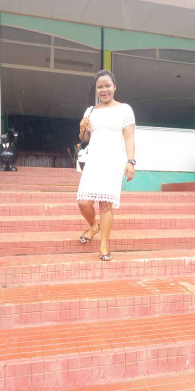 Sara 37 Jahre Yaoundé  Kamerun