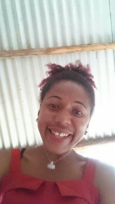 Nathalie 32 Jahre Toamasina Madagaskar