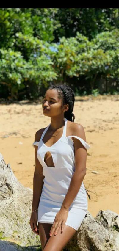 Elysa 23 Jahre Antalaha Madagaskar