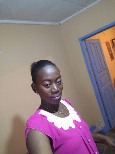 Marie 28 ans Yaoundé4 Cameroun