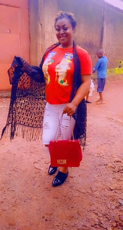 Adrienne 29 ans Ville De Yaoundé Cameroun