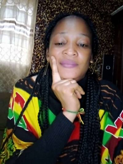 Elsa 44 Jahre Yaoundé Kamerun