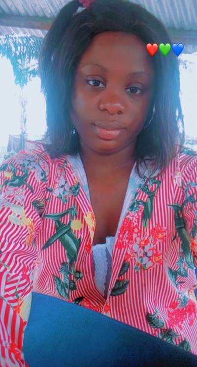 Daniella 23 ans Akanda  Gabon