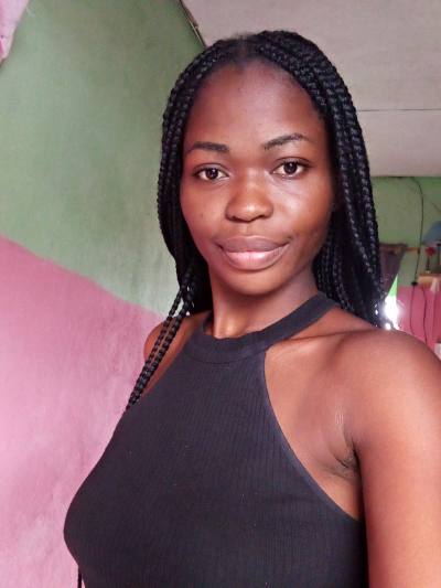 Larissa  28 ans Libreville  Gabon