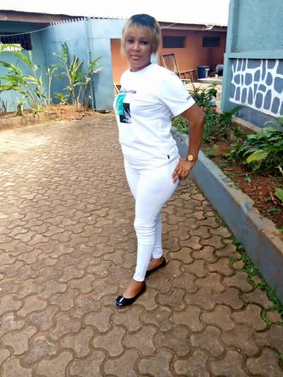 Linda 32 Jahre Yaoundé Kamerun
