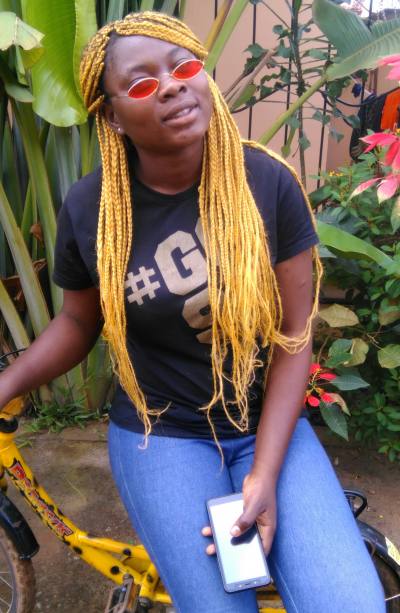 Valmira 25 ans Yaoundé  Cameroun