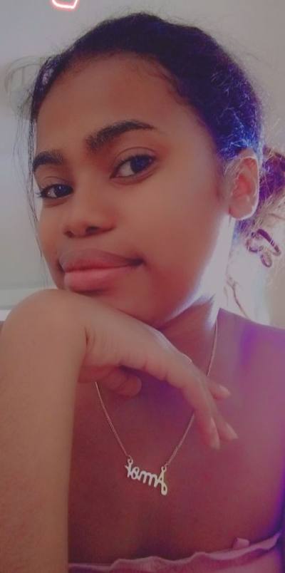 Eiley 23 ans Toamasina Madagascar