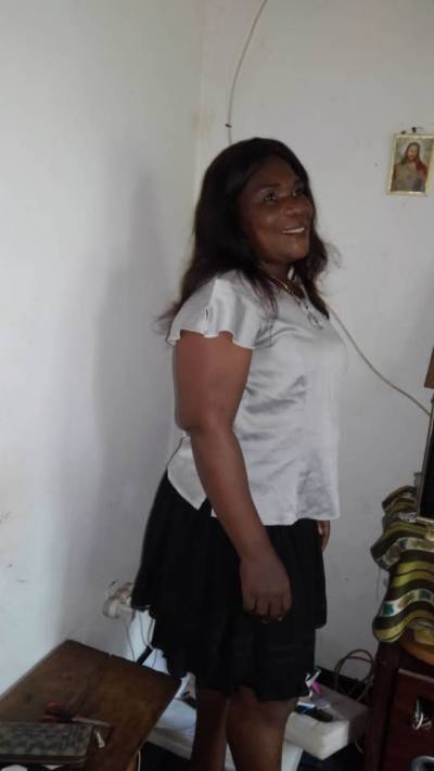 Dorothée 54 Jahre Yaoundé 4 Kamerun