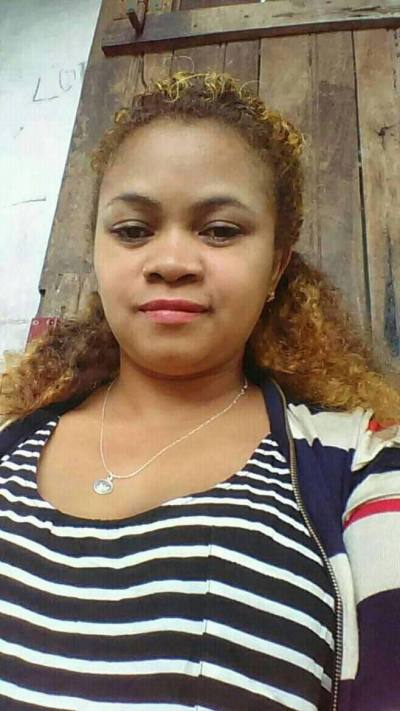 Lydia 33 ans Toamasina Madagascar