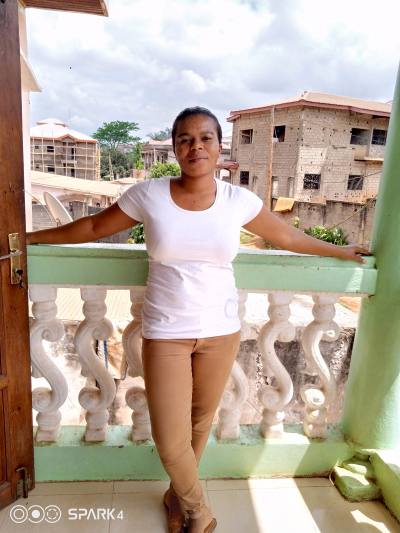 Isabelle 32 Jahre Yaoundé Kamerun