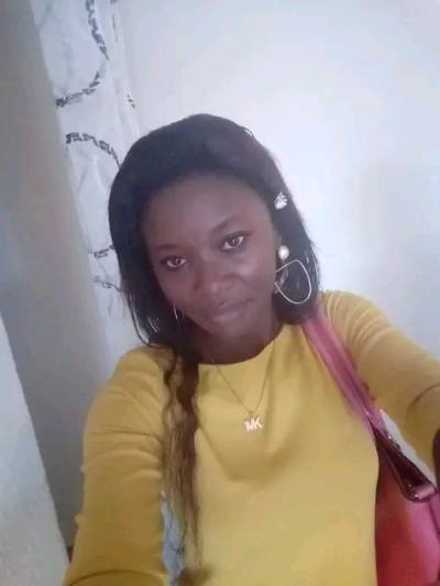 Aline 32 ans Centre Cameroun