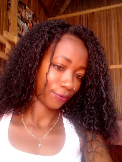 Angela  Site de rencontre femme black Togo rencontres célibataires 28 ans