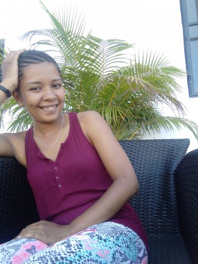 Alexina 27 ans Toamasina Madagascar